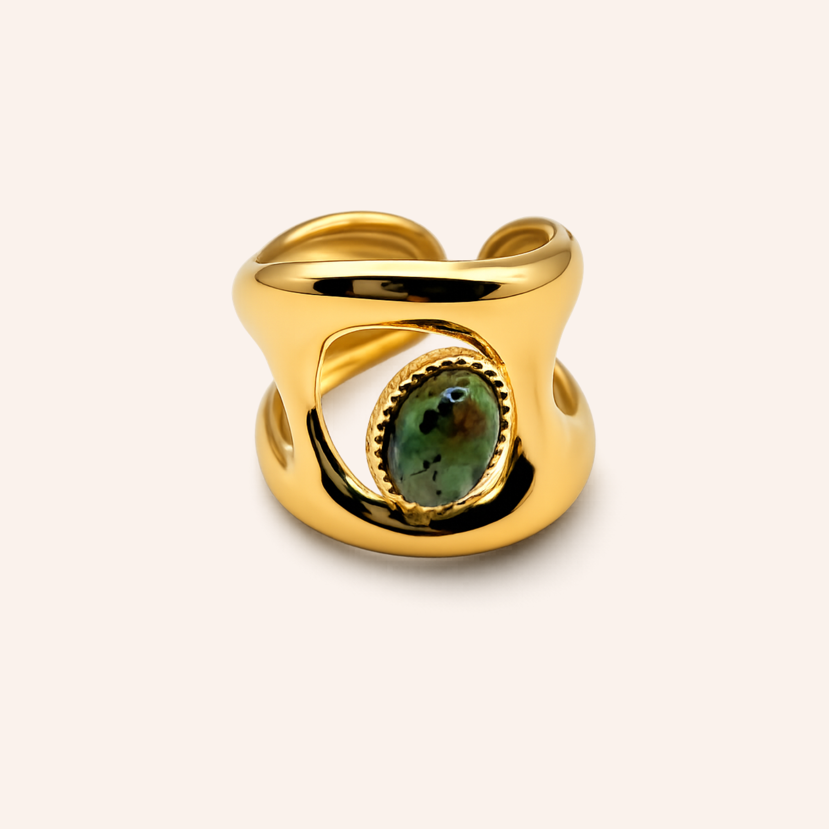Bague - April
