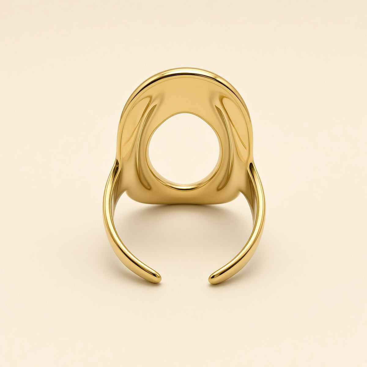 Bague ajustable Gloria dorée — vue de dos, anneau ouvert ajustable