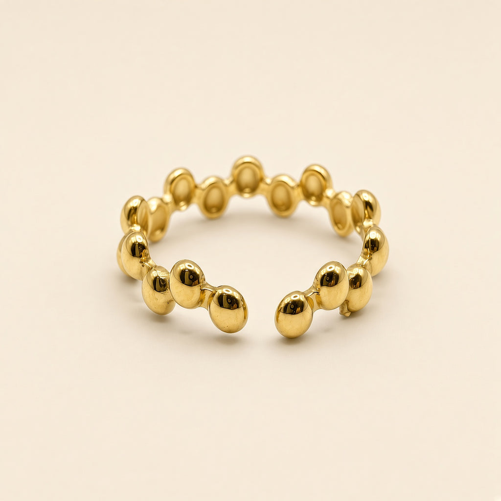 Bague ajustable Clara dorée — vue de face, pois ovales