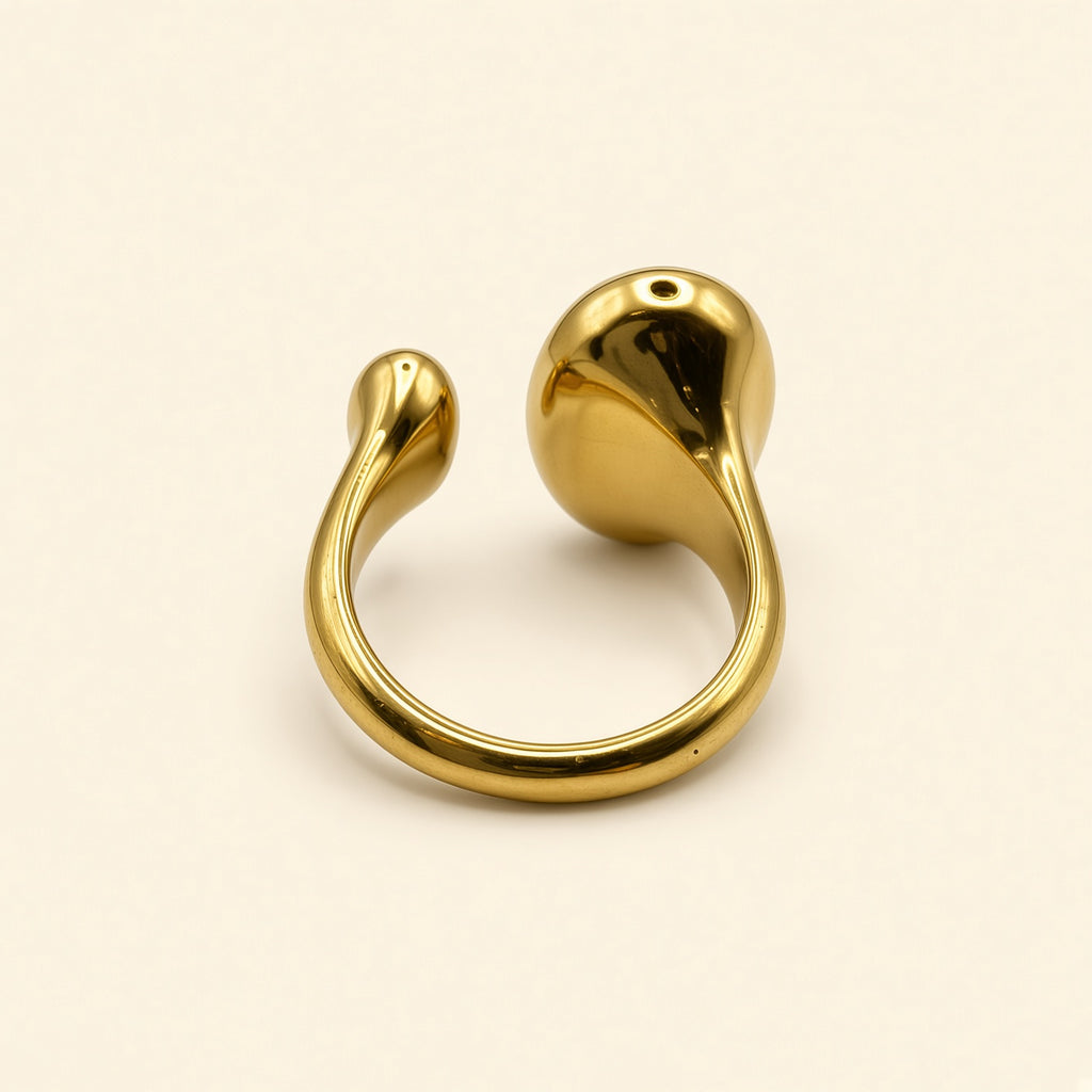 Bague ajustable Kylie dorée — vue de dos, anneau ouvert ajustable