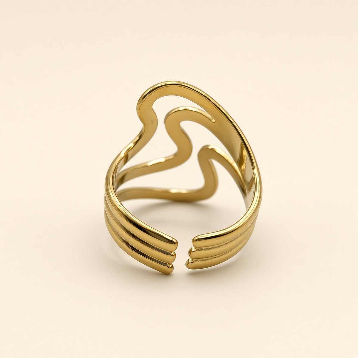 Bague ajustable Hailey dorée — vue de dos, anneau ouvert ajustable