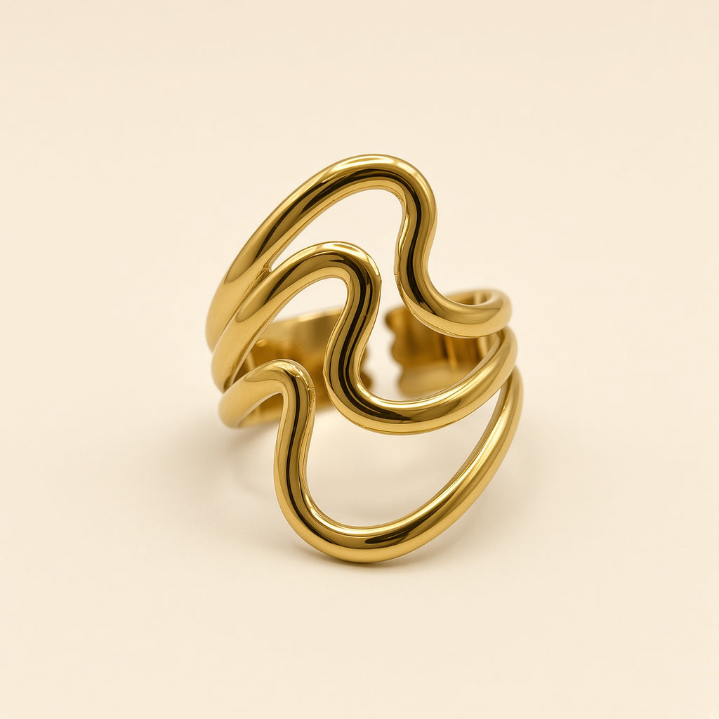 Bague ajustable Hailey dorée — vue de face, trois courbes